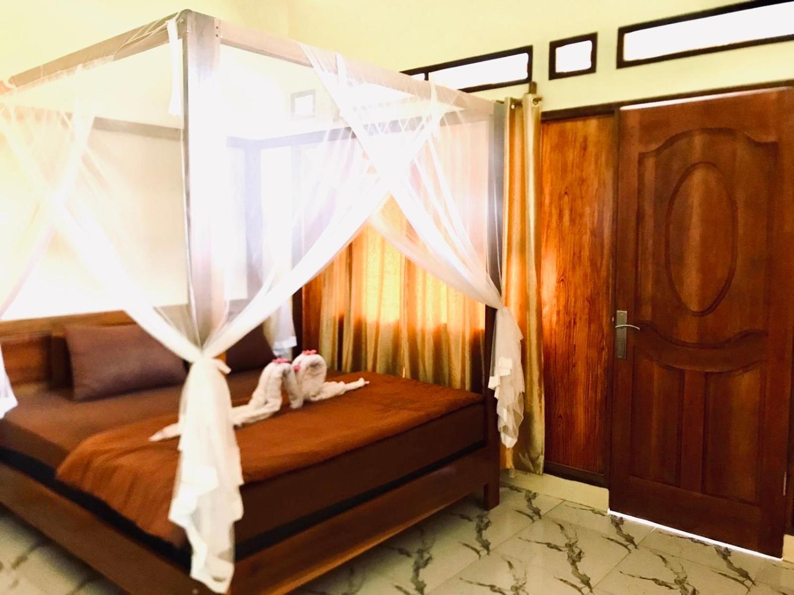 R5 Keramba Inn Bukit Lawang Exterior photo